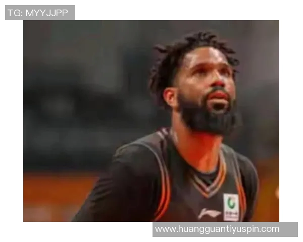 鲍威尔表现低迷半场仅得7分正负值惨淡球队遭遇严防困境